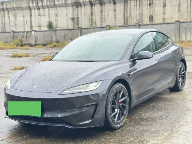 Фотография автомобиля — Tesla Model 3