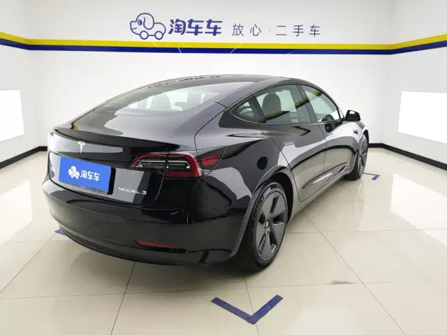 Tesla Model 3 — Фото автомобиля 3