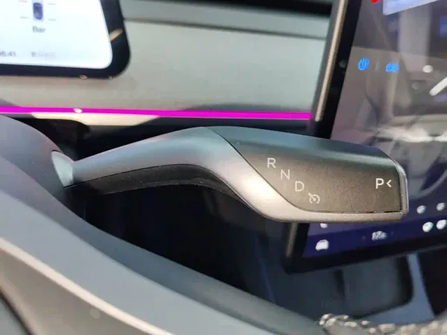 Tesla Model Y — Фото автомобиля 13