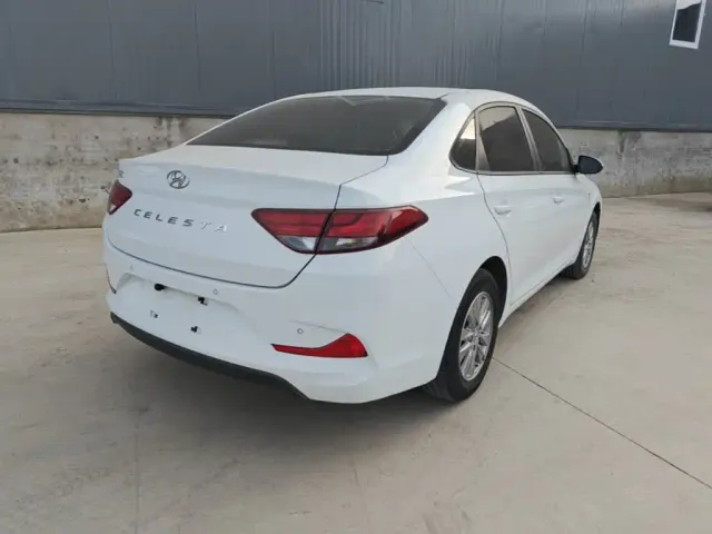 Hyundai Elantra — Фото автомобиля 6