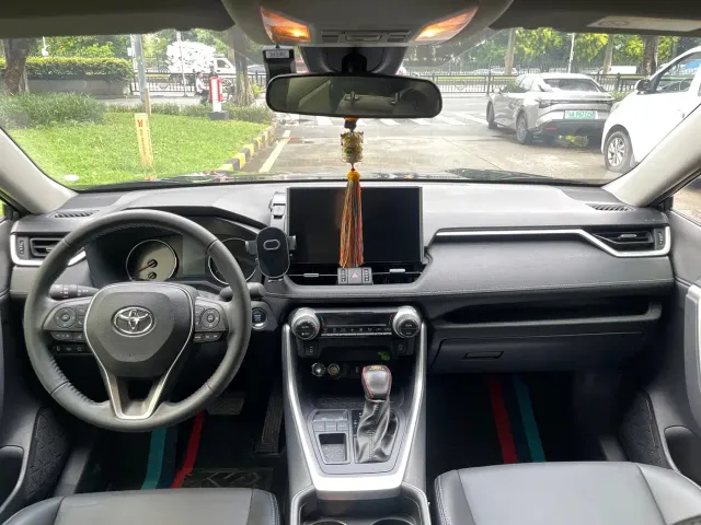 Toyota Wildlander — Фото автомобиля 12