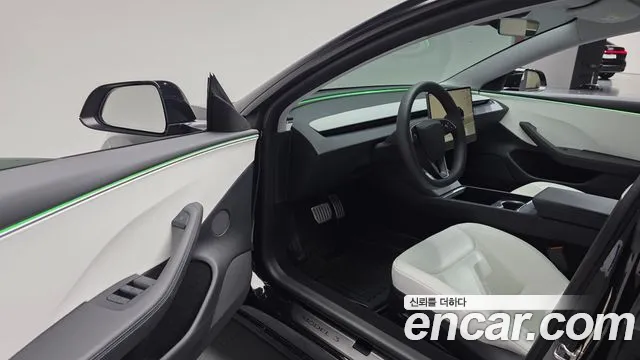 Tesla Model 3 — Фото автомобиля 9