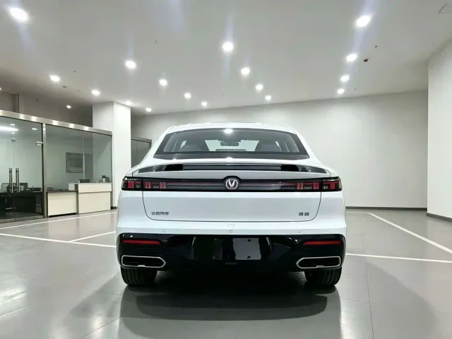 Changan Eado — Фото автомобиля 8