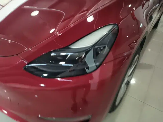 Tesla Model Y — Фото автомобиля 23