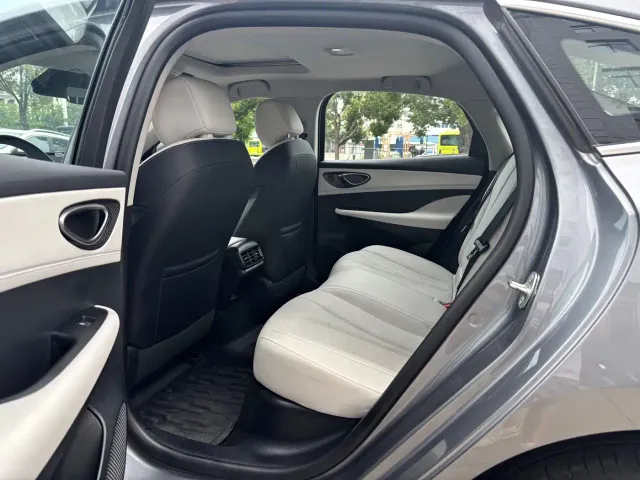 BYD Seal 05 DM-i — Фото автомобиля 11
