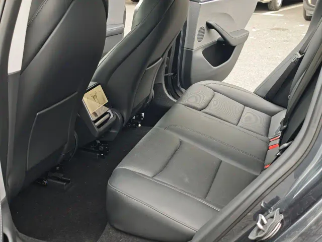 Tesla Model 3 — Фото автомобиля 6