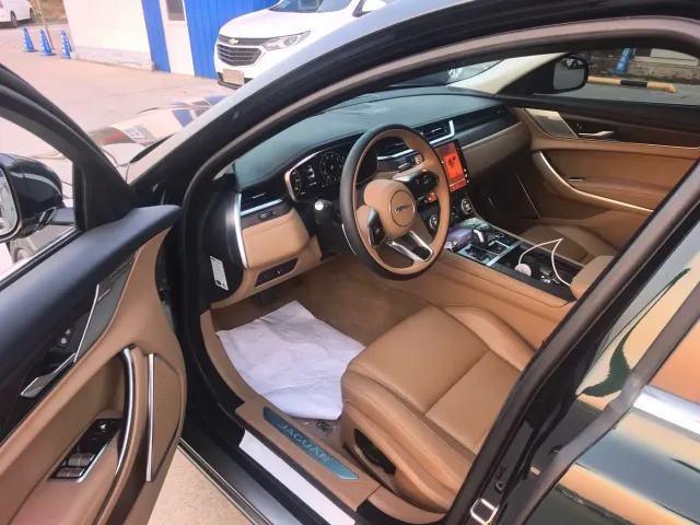 Jaguar XFL — Фото автомобиля 3