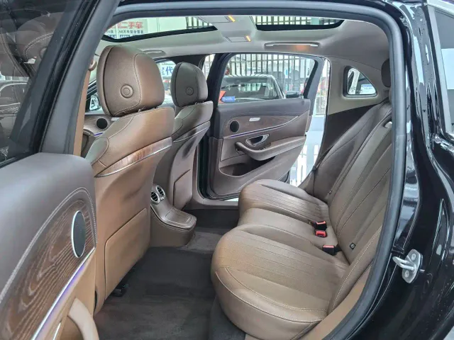 Mercedes-Benz E-Class — Фото автомобиля 10