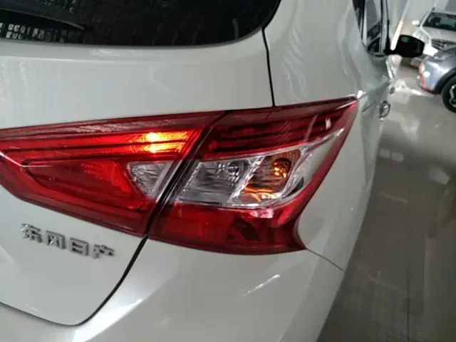 Nissan Tiida — Фото автомобиля 7