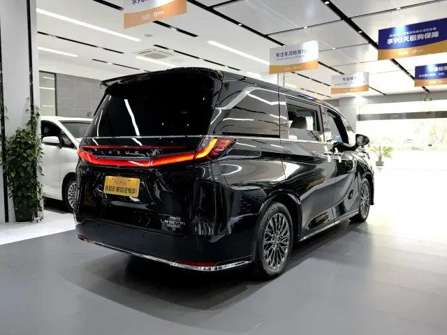Lexus LM — Фото автомобиля 10
