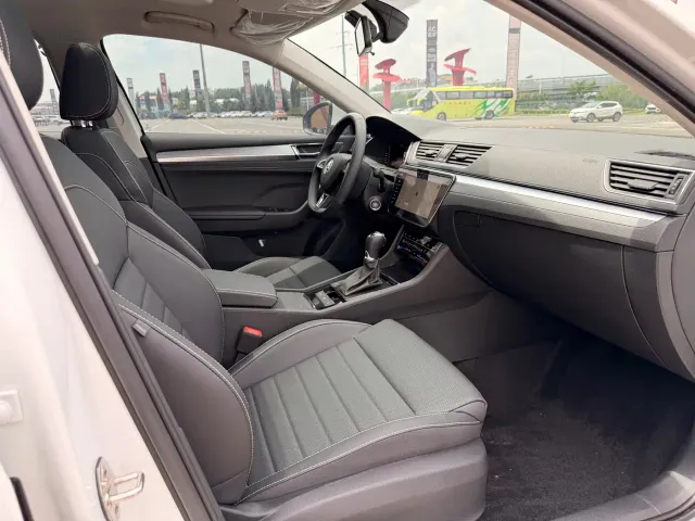 Skoda Superb — Фото автомобиля 13