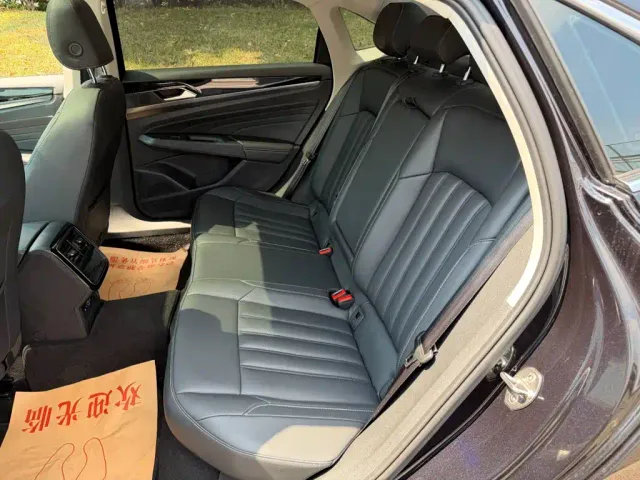 Volkswagen Passat — Фото автомобиля 12