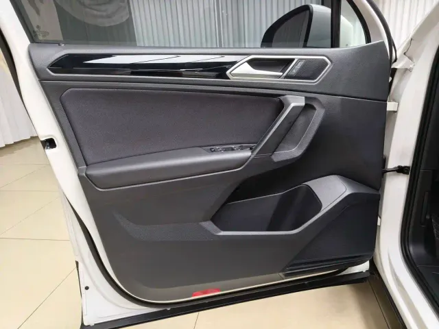 Volkswagen Tiguan L — Фото автомобиля 17