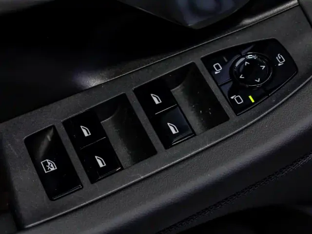 BMW 5 Series — Фото автомобиля 13