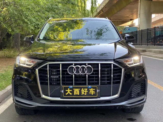 Audi Q7 — Фото автомобиля 2