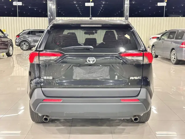Toyota RAV4 — Фото автомобиля 10