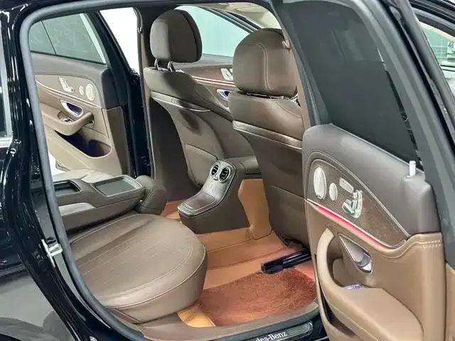 Mercedes-Benz E-Class — Фото автомобиля 22