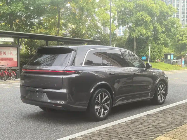 Li Auto L8 — Фото автомобиля 4