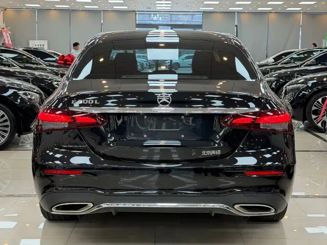 Mercedes-Benz E-Class — Фото автомобиля 18