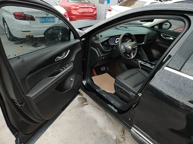 Buick Envision Plus — Фото автомобиля 15