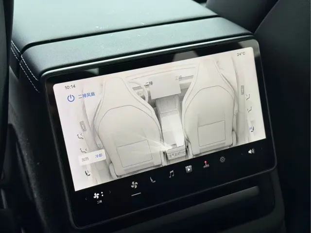 Tesla Model Y L — Фото автомобиля 7