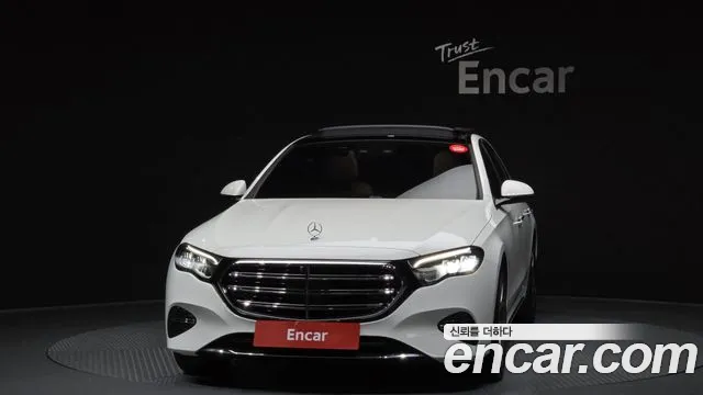 Mercedes-Benz E-Class — Фото автомобиля 3
