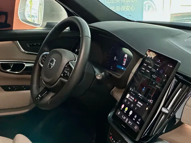 Volvo XC90 — Фото автомобиля 20