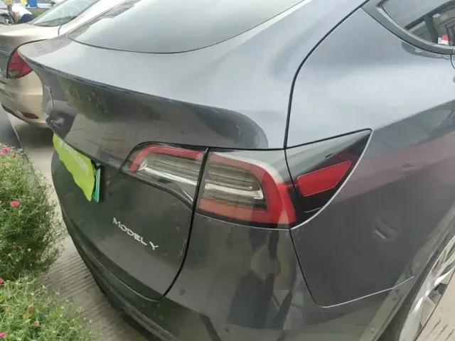 Tesla Model Y — Фото автомобиля 7