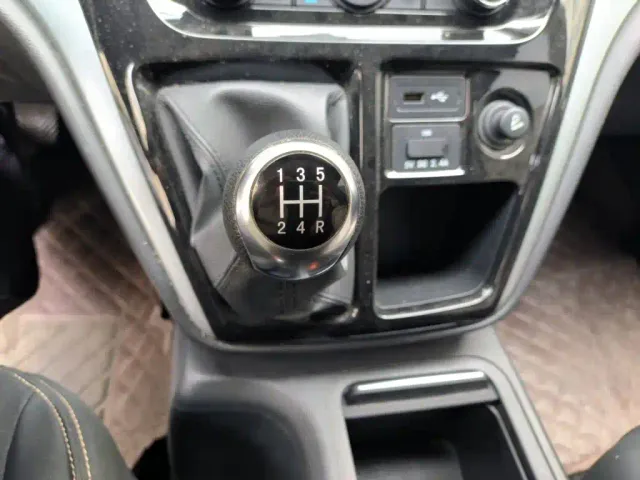 JAC Refine M3 — Фото автомобиля 6