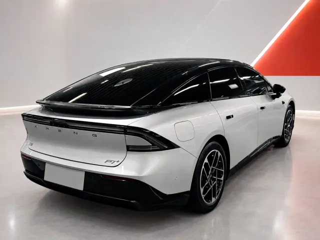 Xpeng P7+ — Фото автомобиля 6
