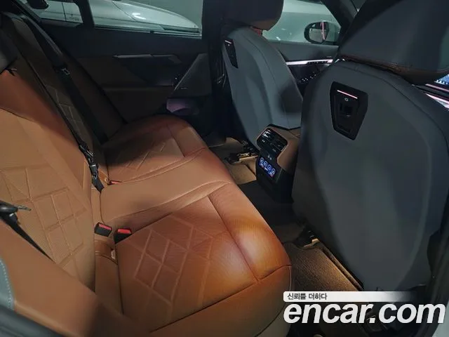 BMW 5 Series G60 — Фото автомобиля 10