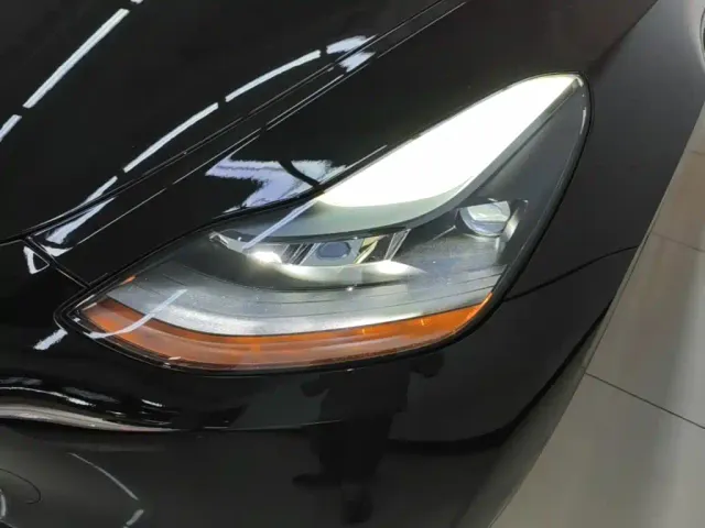 Tesla Model Y — Фото автомобиля 23