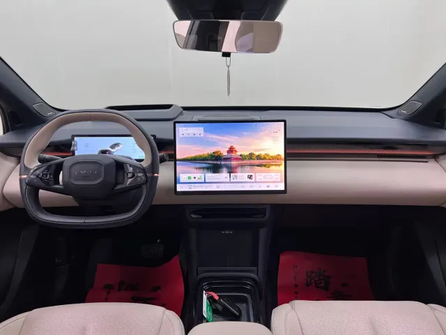 Lynk & Co Z20 — Фото автомобиля 22