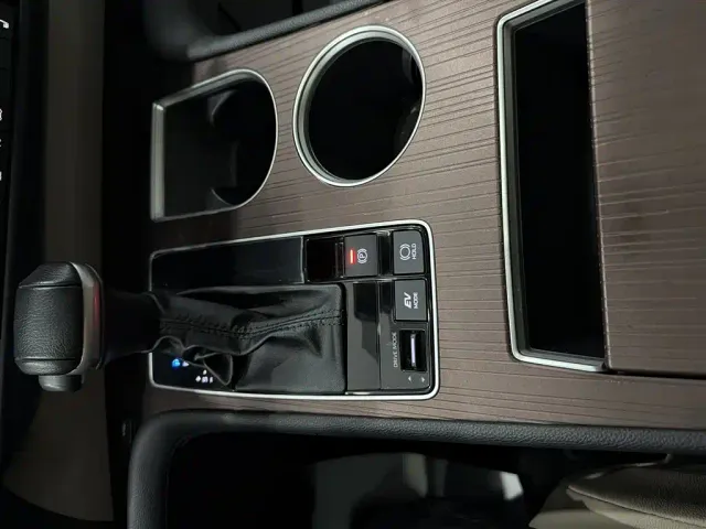 Toyota Granvia — Фото автомобиля 10