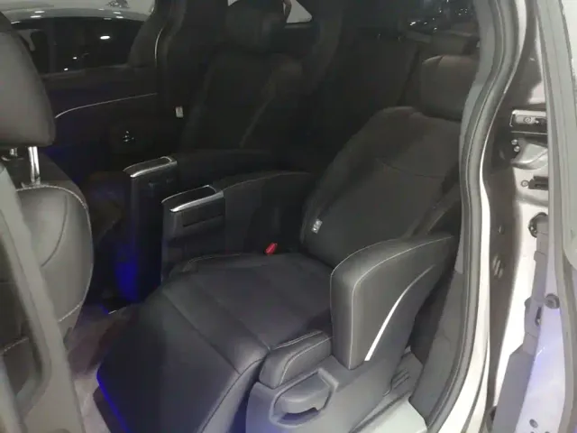 Toyota Sienna — Фото автомобиля 16