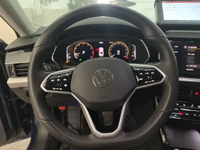 Volkswagen Passat — Фото автомобиля 10