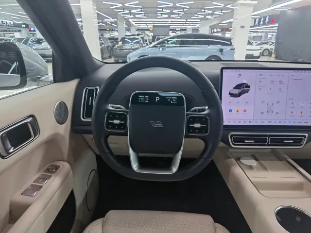 Li Auto L8 — Фото автомобиля 7