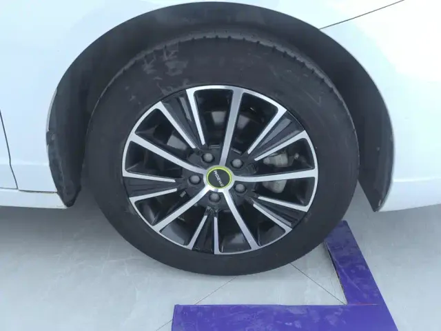 Roewe i5 — Фото автомобиля 6