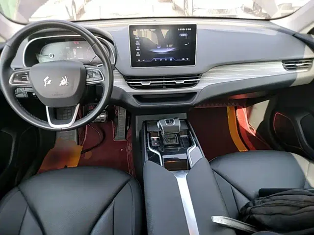 Hongqi E-QM5 — Фото автомобиля 9
