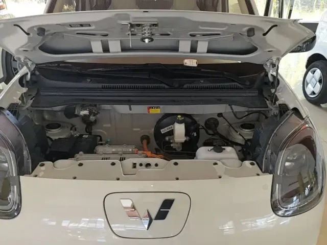Wuling Motors Hongguang MINIEV 2025 4-Door Advanced — Фото автомобиля 19