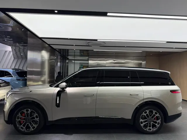 Lynk & Co 900 — Фото автомобиля 13