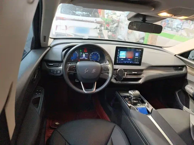 Hongqi E-QM5 — Фото автомобиля 2