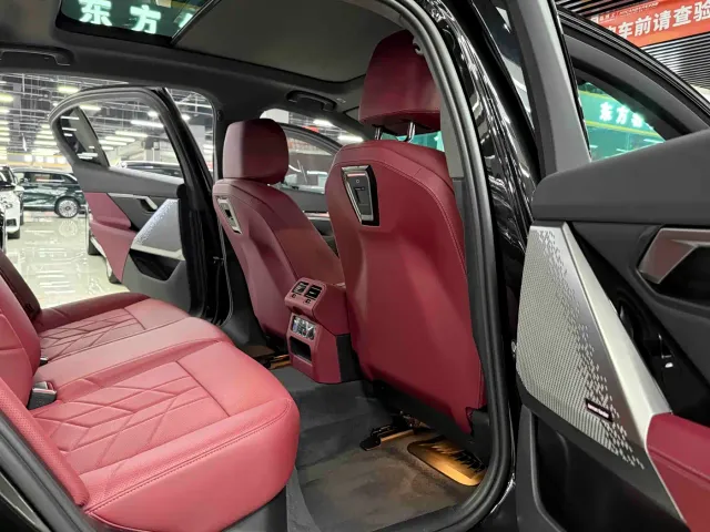 BMW 5 Series — Фото автомобиля 14