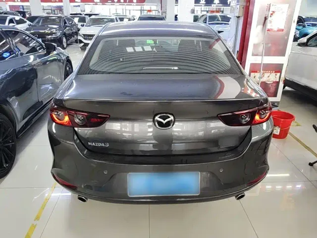 Mazda Axela — Фото автомобиля 5