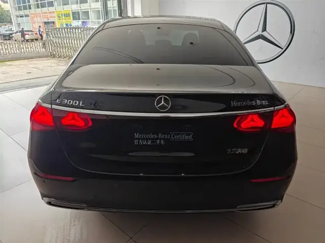 Mercedes-Benz E-Class — Фото автомобиля 17