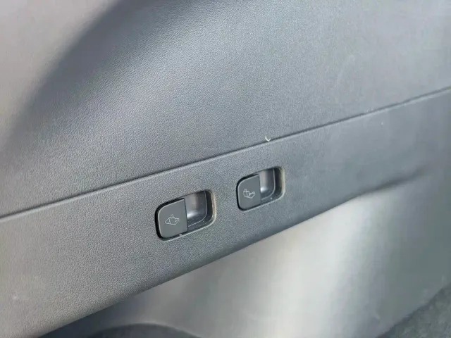 Tesla Model Y — Фото автомобиля 23