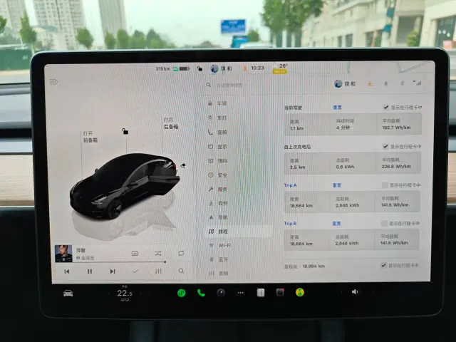 Tesla Model 3 — Фото автомобиля 10