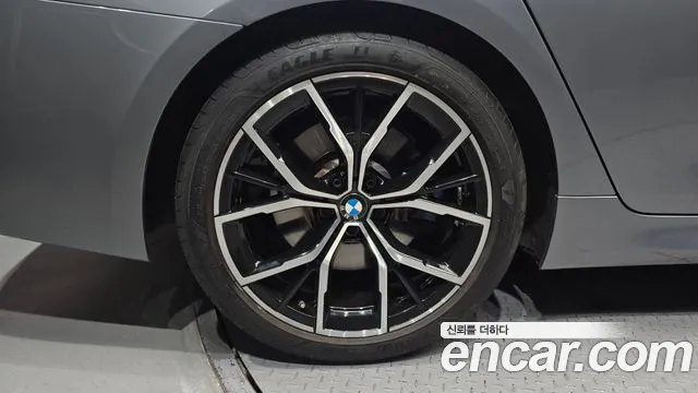 BMW 5 Series G30 — Фото автомобиля 5