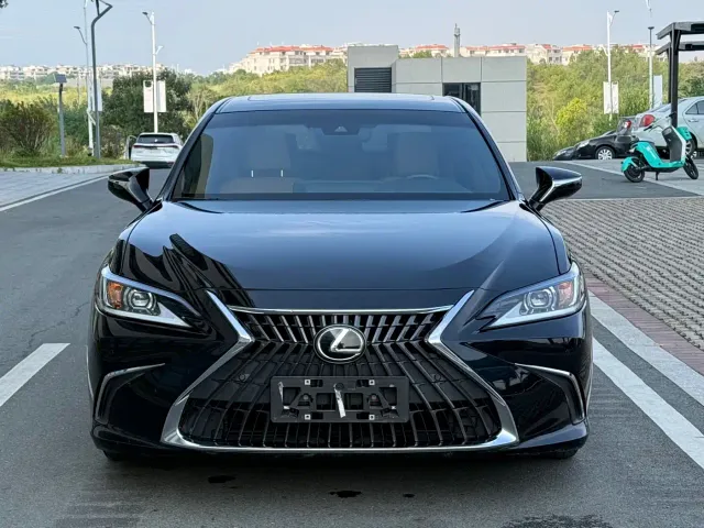 Lexus ES — Фото автомобиля 2