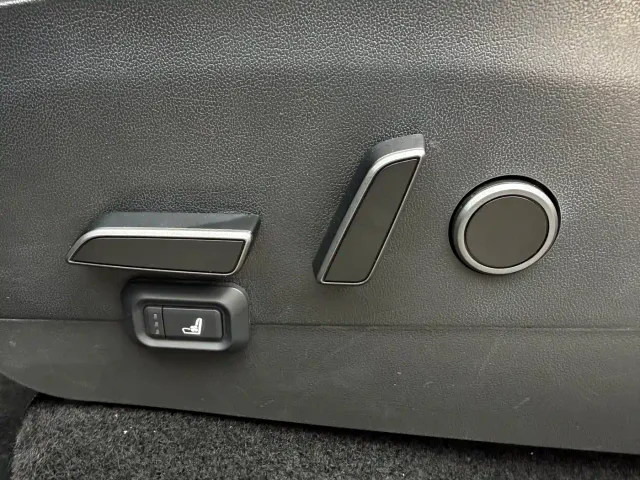 Tesla Model Y — Фото автомобиля 15
